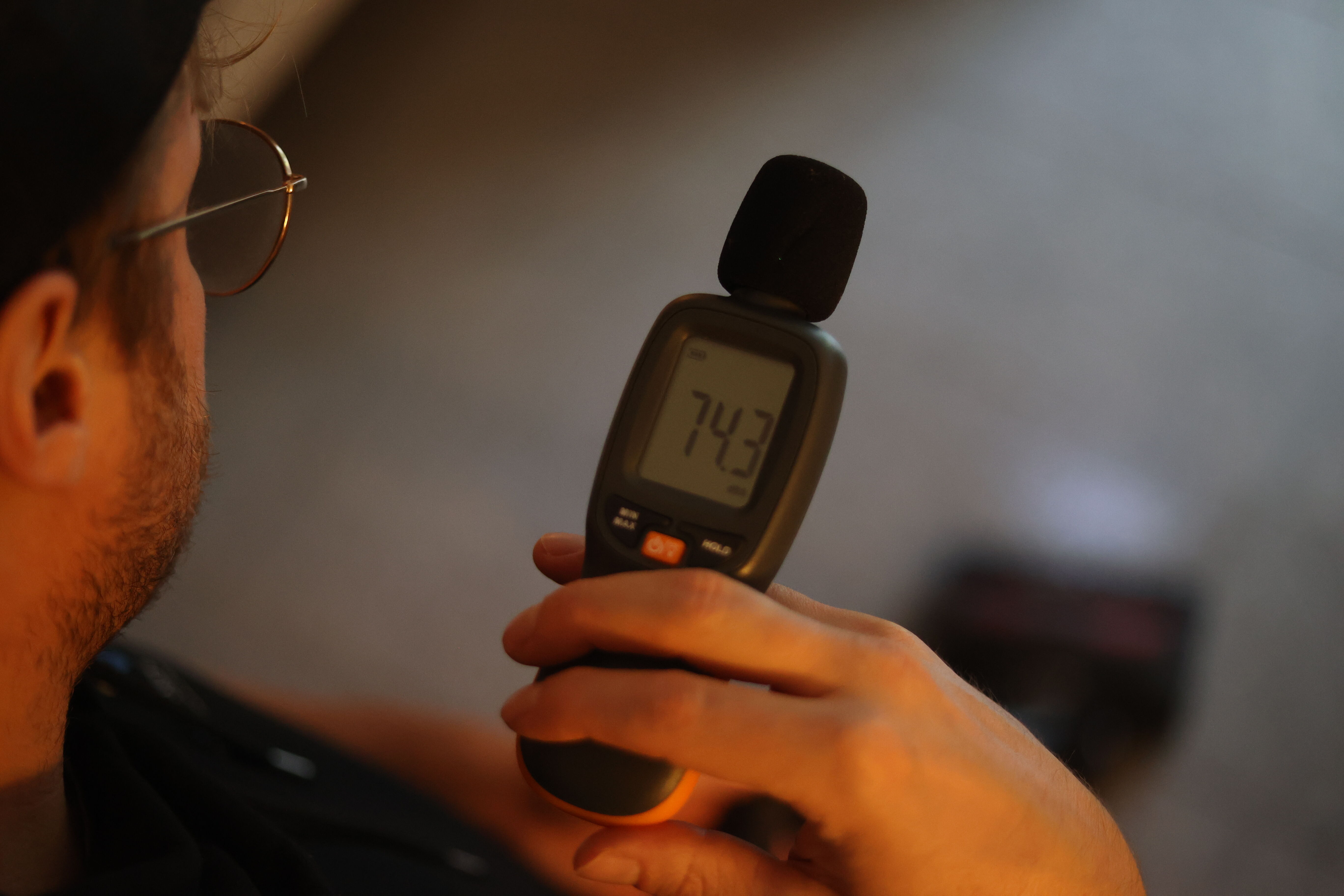 Decibel measurement on the Shark Stratos.